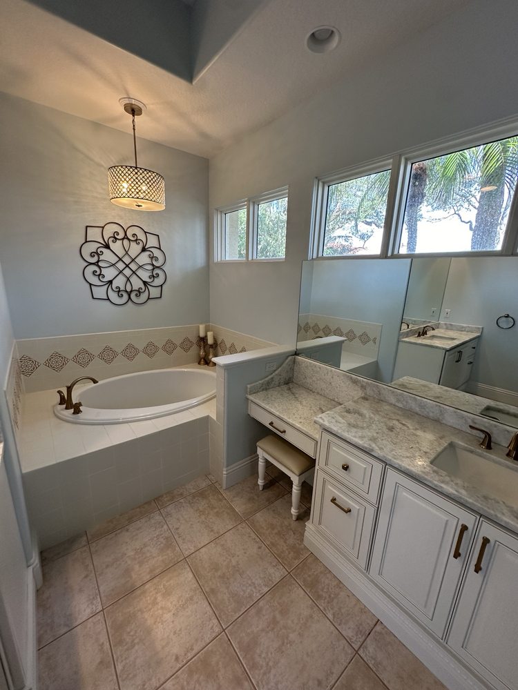 Bathtub, vanity and mirror in a bathroom project