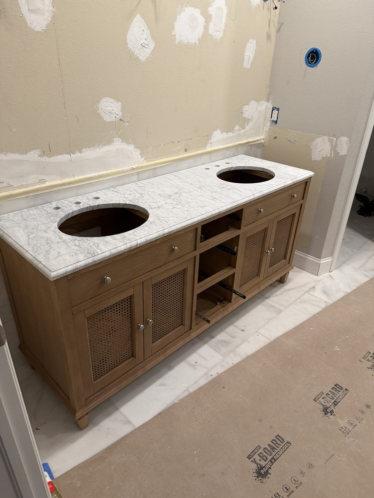 Double vanity and countertop during bathroom installation