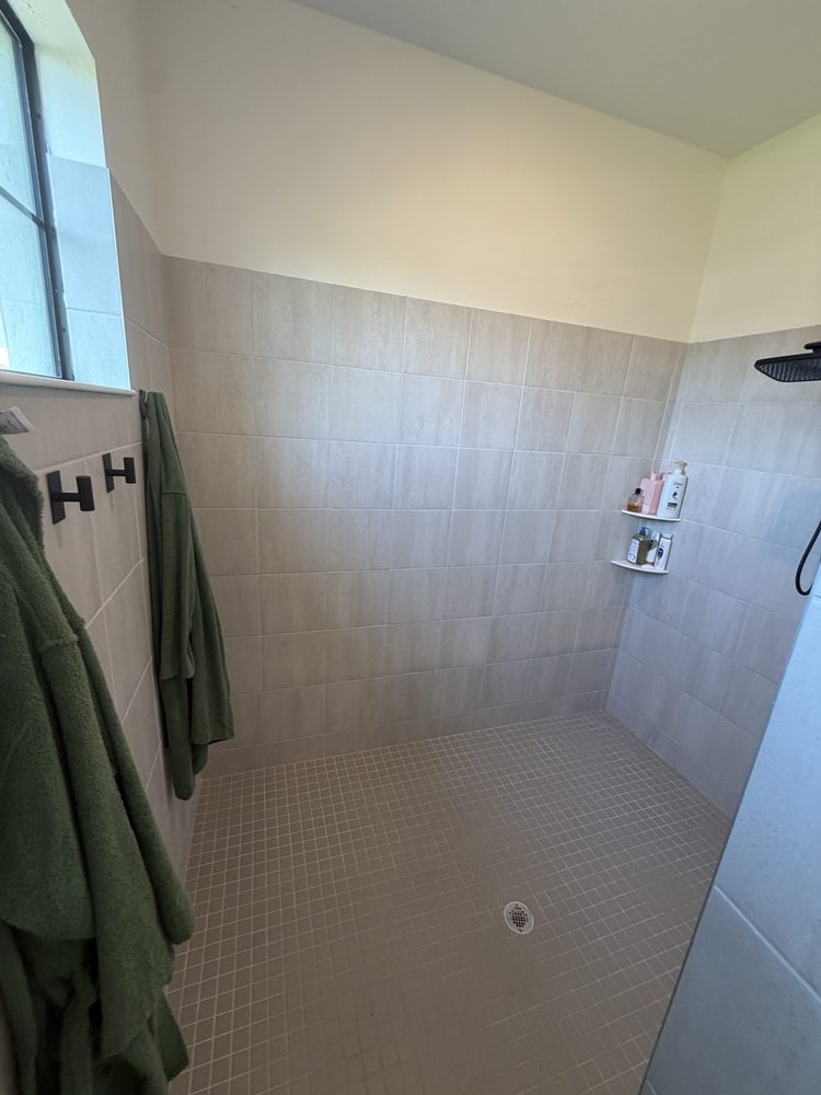 Tiled shower walls and square mosaic shower floor
