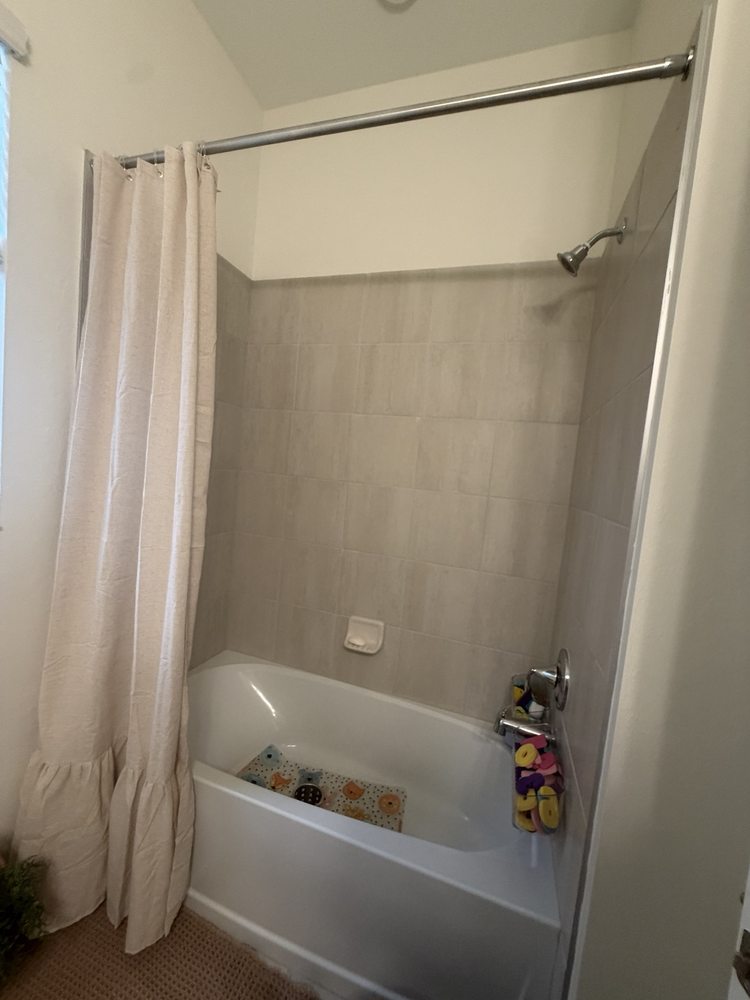 Bathtub surround with light wall tile