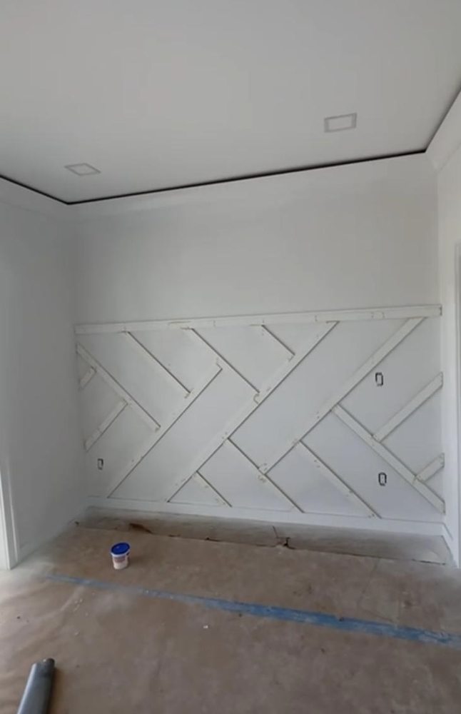 Geometric wall molding during installation with floor protection